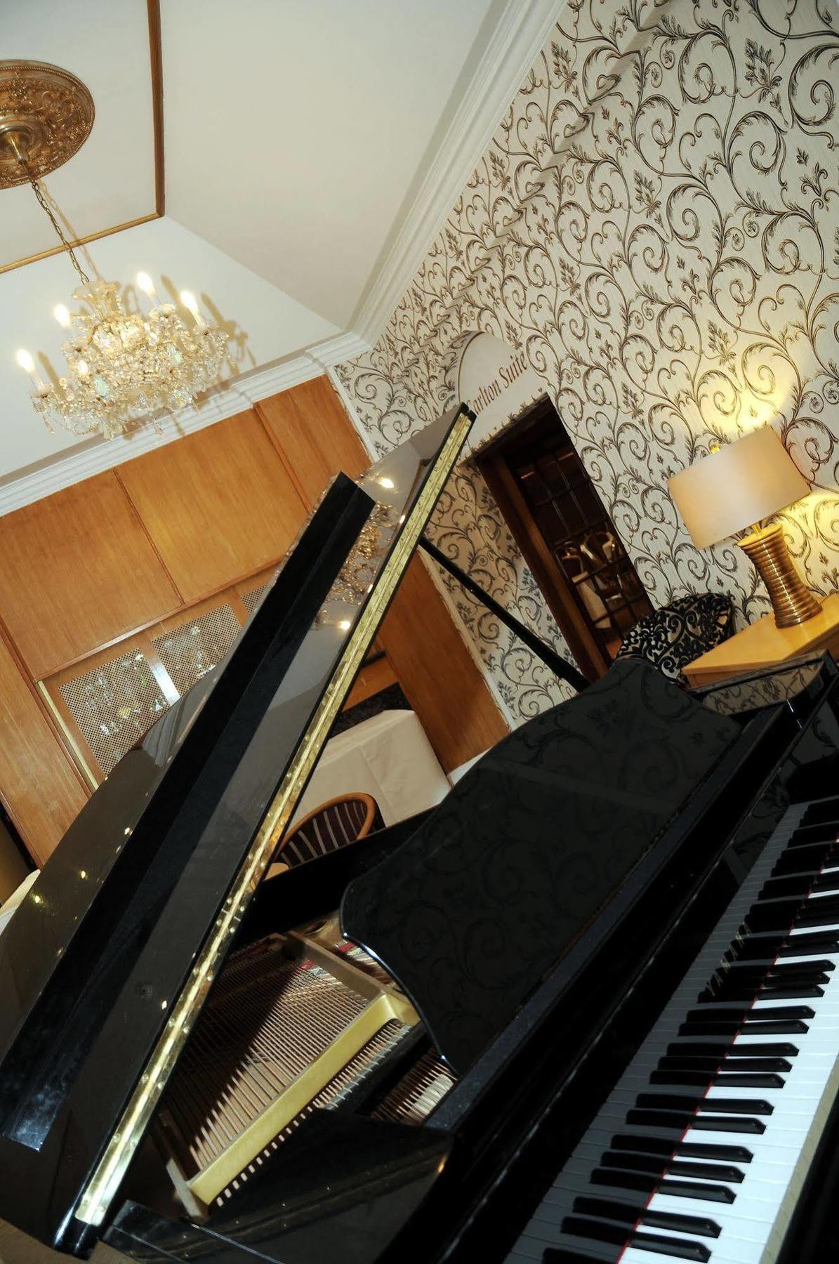Carlton Park Hotel 로더럼 외부 사진